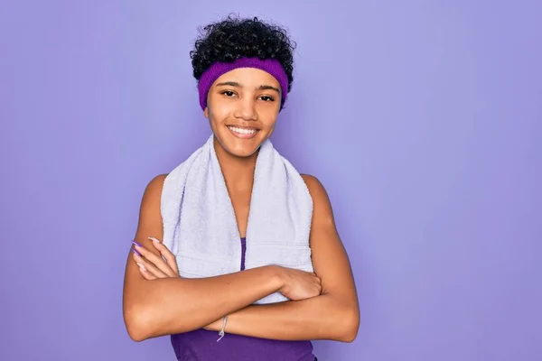 Linda Mulher Esportiva Afro Americana Fazendo Esporte Vestindo Toalha Sobre — Fotografia de Stock