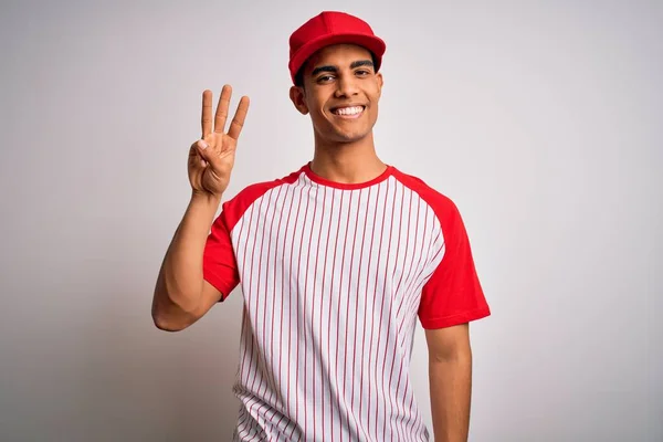 Jovem Atleta Afro Americano Bonito Vestindo Camiseta Listrada Beisebol Boné — Fotografia de Stock