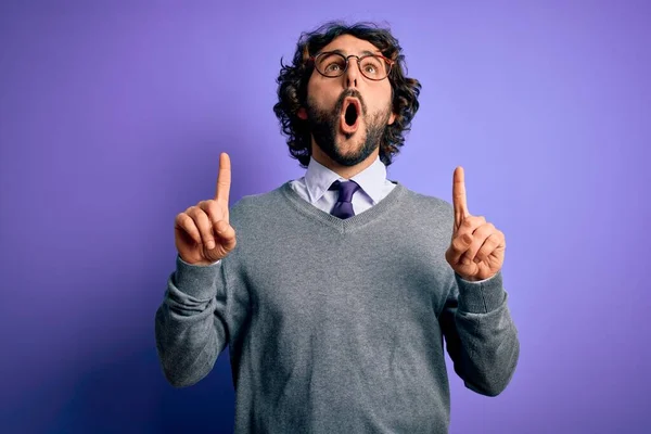 Hombre Negocios Guapo Con Barba Vistiendo Corbata Gafas Pie Sobre —  Fotos de Stock