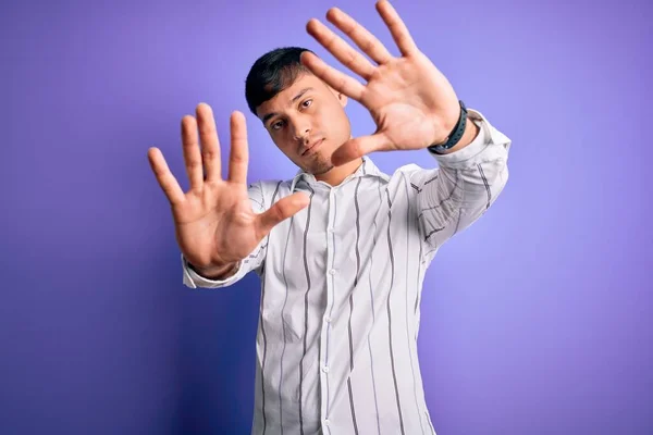 Young Handsome Hispanic Man Wearing Elegant Business Shirt Standing Purple — Stock Photo, Image