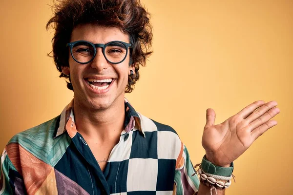 Young Man Vacation Wearing Colorful Shirt Glasses Isolated Yellow Background — Stock Photo, Image