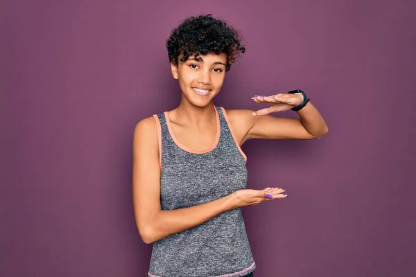 Jovem Bela Afro Americana Africana Esportista Fazendo Exercício Vestindo Sportswear — Fotografia de Stock