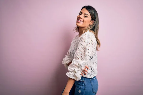 Jovem Mulher Bonita Vestindo Roupas Urbanas Moda Modelo Vestindo Estilo — Fotografia de Stock