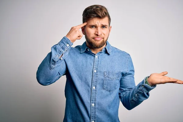 Giovane Bell Uomo Biondo Con Barba Gli Occhi Azzurri Che — Foto Stock