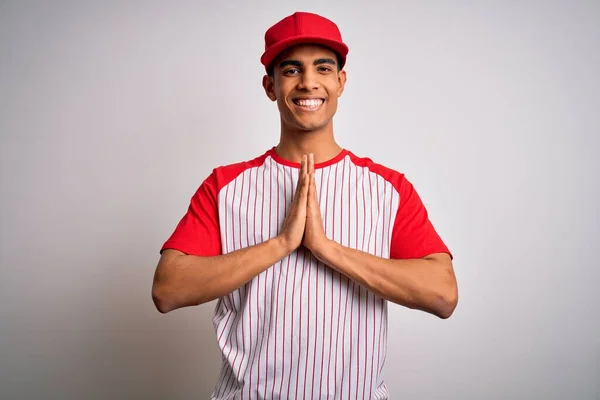 Jovem Atleta Afro Americano Bonito Vestindo Camiseta Beisebol Listrado Boné — Fotografia de Stock