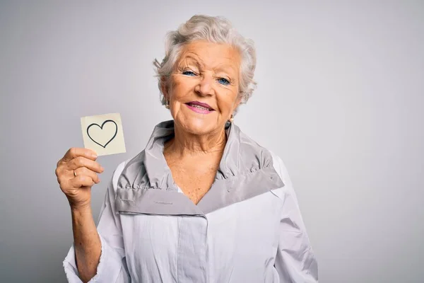 Senior Mooie Grijs Harige Vrouw Met Herinnering Papieren Hart Witte — Stockfoto