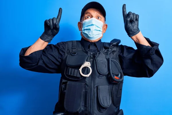 Mogen Polis Med Medicinsk Mask Coronavirus Och Karantänkoncept — Stockfoto