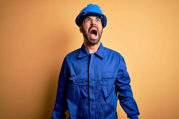 Homem Mecânico Com Barba Vestindo Uniforme Azul Capacete Segurança Sobre — Fotografia de Stock