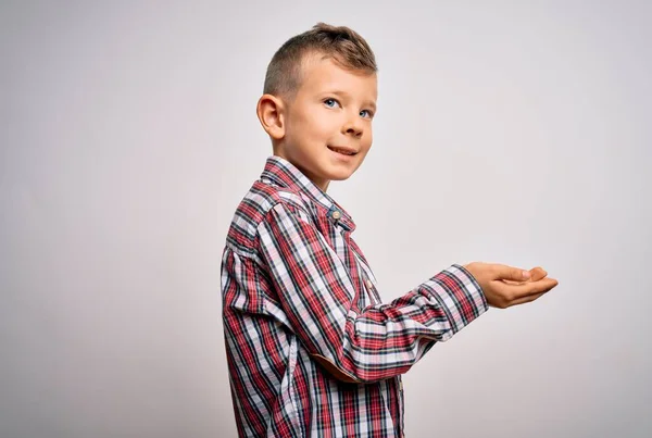 Junge Kleine Kaukasische Kinder Mit Blauen Augen Tragen Elegantes Hemd — Stockfoto