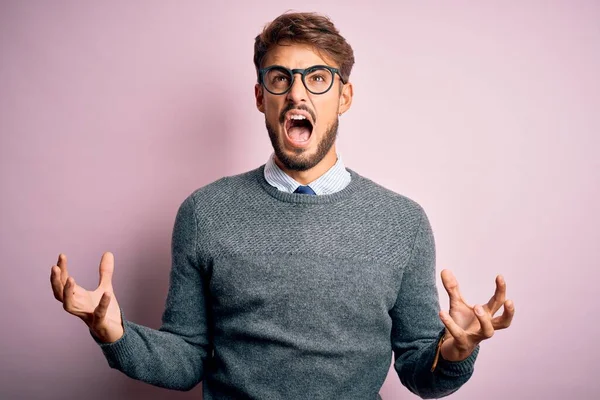 Homem Bonito Jovem Com Barba Vestindo Óculos Suéter Sobre Fundo — Fotografia de Stock