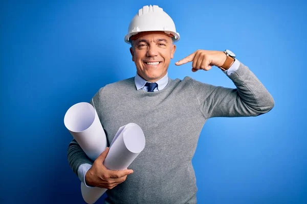 Medioevo Bello Uomo Architetto Dai Capelli Grigi Indossa Casco Sicurezza — Foto Stock