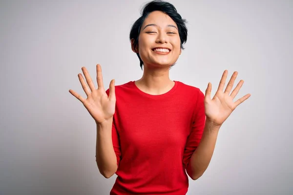 Jeune Jeune Fille Asiatique Portant Shirt Rouge Décontracté Tenant Debout — Photo