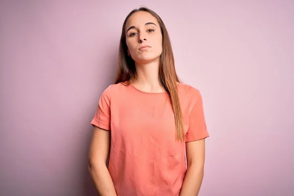 Young Beautiful Woman Wearing Casual Shirt Standing Isolated Pink Background — Stock Photo, Image