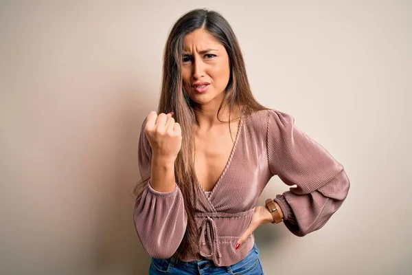 Jonge Mooie Brunette Elegante Vrouw Met Lang Haar Staan Geïsoleerde — Stockfoto