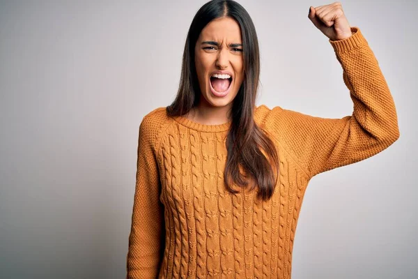 Giovane Bella Donna Bruna Indossa Maglione Casual Sfondo Bianco Isolato — Foto Stock