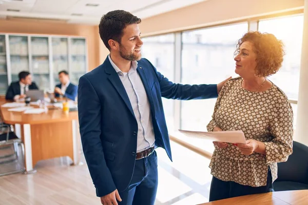 Abogados Negocios Trabajadores Reunidos Oficina Del Bufete Socios Ejecutivos Profesionales — Foto de Stock