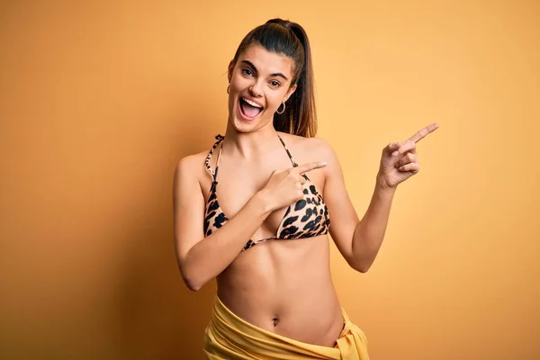 Young Beautiful Brunette Woman Vacation Wearing Swimwear Bikini Yellow Background — Stok fotoğraf