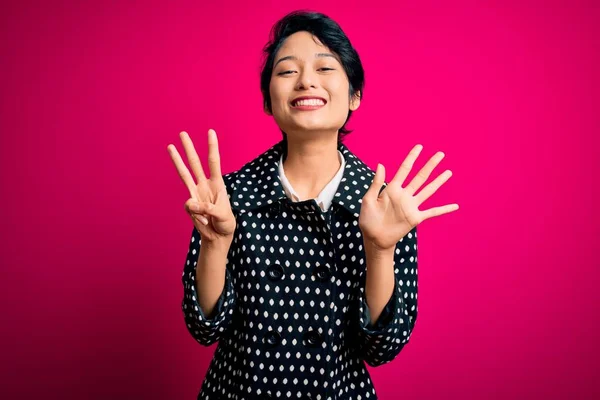 Jong Mooi Aziatisch Meisje Dragen Casual Jas Staande Geïsoleerde Roze — Stockfoto