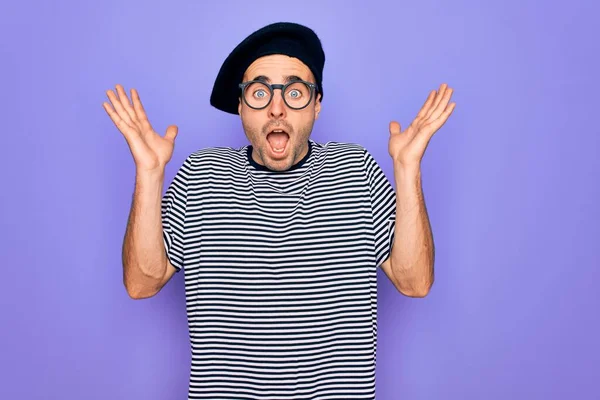 Handsome Man Blue Eyes Wearing Striped Shirt French Beret Purple — Stock Photo, Image