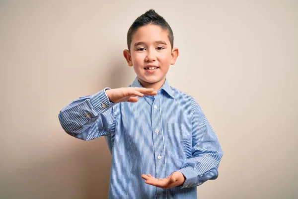 Ein Kleiner Junge Elegantem Hemd Das Vor Isoliertem Hintergrund Steht — Stockfoto