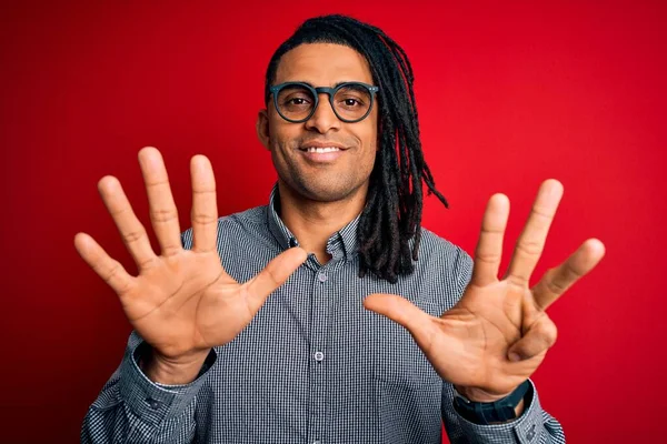 Rastgele Gömlek Gözlük Takmış Genç Afro Amerikalı Adam Dokuz Numarayı — Stok fotoğraf