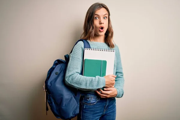 Mladá Blondýnka Student Dívka Nosí Batoh Knihy Školy Přes Izolované — Stock fotografie