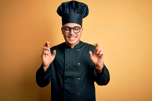 Young Brazilian Chef Man Wearing Cooker Uniform Hat Isolated Yellow — Stock Photo, Image