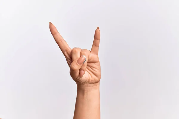 Ręka Kaukaska Młoda Kobieta Gestykulując Rock Roll Symbol Pokazując Obsceniczne — Zdjęcie stockowe