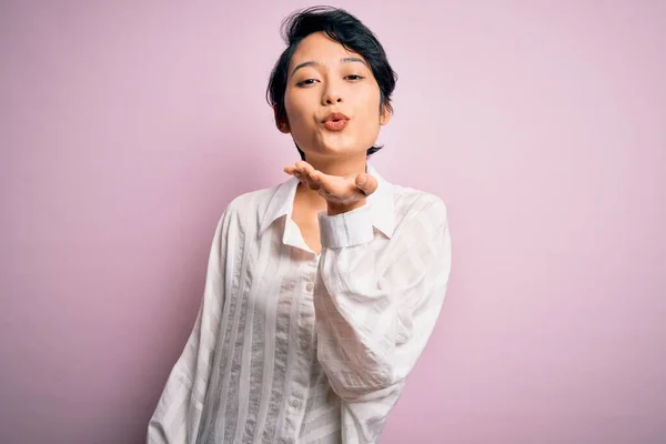 Jong Mooi Aziatisch Meisje Dragen Casual Shirt Staan Geïsoleerde Roze — Stockfoto