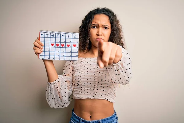 Jonge Mooie Vrouw Met Krullend Haar Houden Mensturatie Kalender Witte — Stockfoto