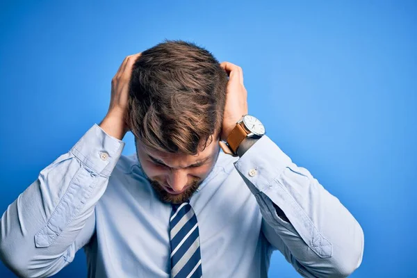 Jonge Blonde Zakenman Met Baard Blauwe Ogen Dragen Elegante Shirt — Stockfoto