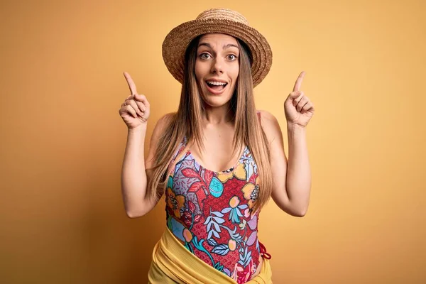 Young Beautiful Blonde Woman Wearing Swimsuit Summer Hat Yellow Background — Stock Photo, Image