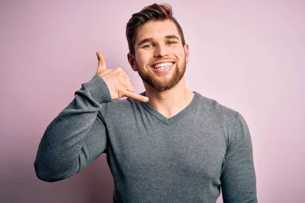 Junger Schöner Blonder Mann Mit Bart Und Blauen Augen Lässigem — Stockfoto