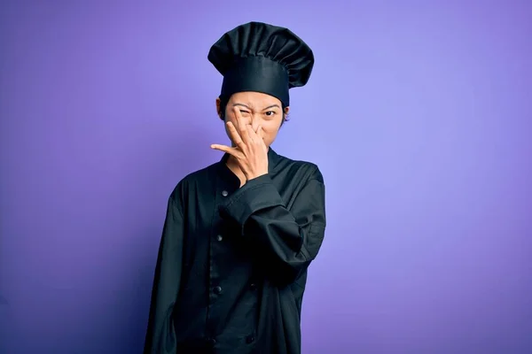 Jeune Belle Chef Chinoise Femme Portant Uniforme Cuisinière Chapeau Sur — Photo