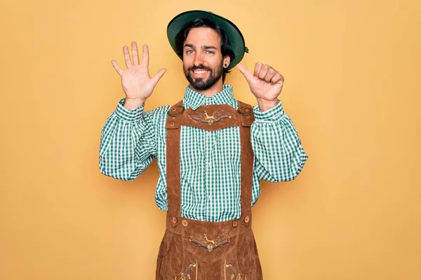 Jovem Homem Bonito Vestindo Tratidional Alemão Octoberfest Custome Para Alemanha — Fotografia de Stock