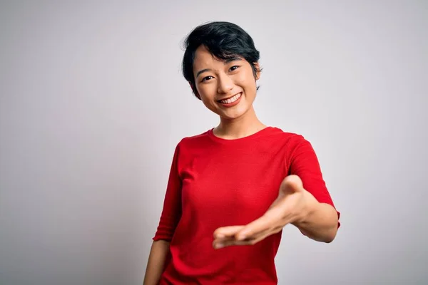 Jong Mooi Aziatisch Meisje Dragen Casual Rood Shirt Staande Geïsoleerde — Stockfoto