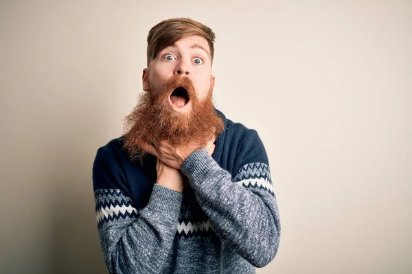 Bellissimo Irlandese Rossa Con Barba Che Indossa Maglione Invernale Sfondo — Foto Stock