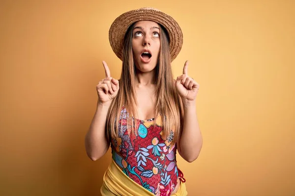 Young Beautiful Blonde Woman Wearing Swimsuit Summer Hat Yellow Background — Stock Photo, Image