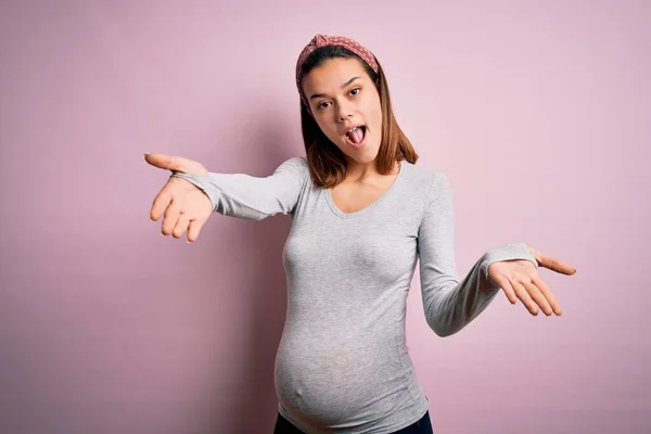Junge Schöne Teenager Mädchen Schwanger Baby Über Isolierten Rosa Hintergrund — Stockfoto