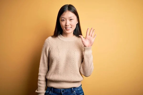 Young Beautiful Asian Woman Wearing Casual Sweater Yellow Isolated Background — Stock Photo, Image