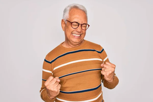 Homem Bonito Cabelos Grisalhos Sênior Meia Idade Usando Óculos Camisola — Fotografia de Stock