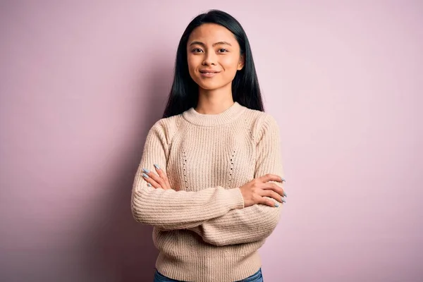Young Beautiful Chinese Woman Wearing Casual Sweater Isolated Pink Background — 스톡 사진