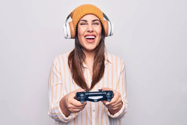 Joven Hermosa Mujer Gamer Morena Jugando Videojuego Usando Joystick Auriculares —  Fotos de Stock