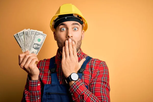 Young Builder Man Wearing Safety Helmet Holding Dollars Payment Yellow — Stock Photo, Image
