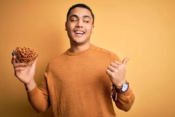 Young Brazilian Man Holding Bowl German Salty Baked Pretzels Yellow — Stock Photo, Image