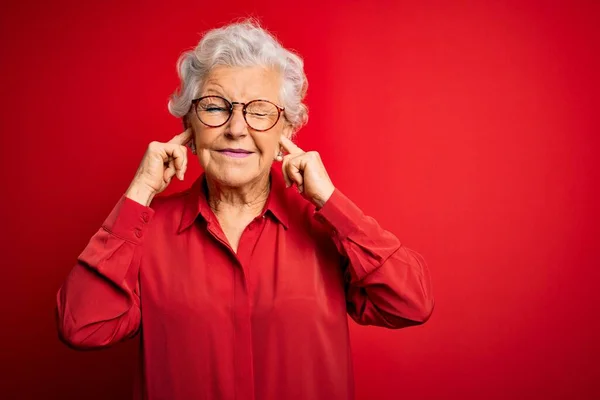 Senior Bela Mulher Cabelos Grisalhos Vestindo Camisa Casual Óculos Sobre — Fotografia de Stock