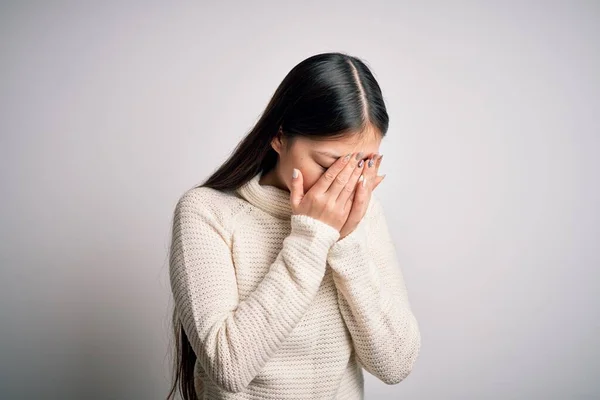 Jovem Bela Mulher Asiática Vestindo Camisola Casual Sobre Fundo Isolado — Fotografia de Stock