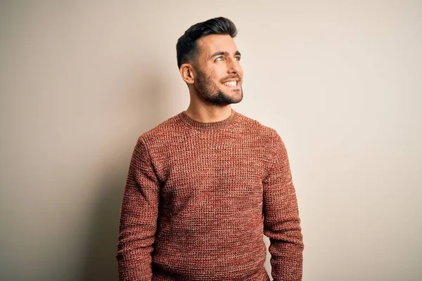 Homem Bonito Jovem Vestindo Camisola Casual Sobre Fundo Branco Isolado — Fotografia de Stock