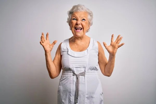 Senior Bela Mulher Cabelos Grisalhos Usando Vestido Verão Casual Sobre — Fotografia de Stock