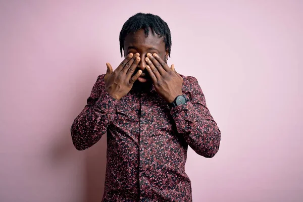 Jovem Bonito Africano Homem Americano Vestindo Camisa Casual Sobre Fundo — Fotografia de Stock